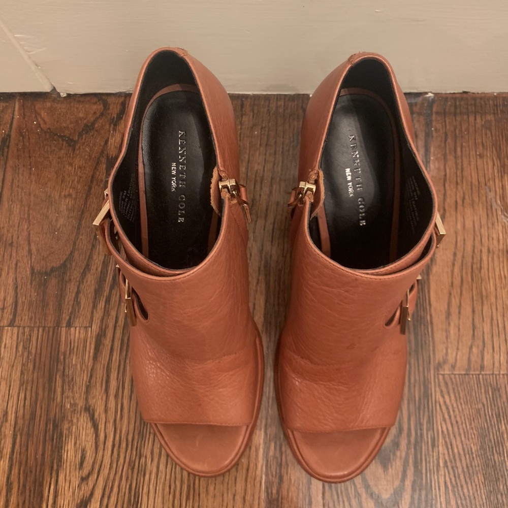 KENNETH COLE: Booties - Picture 4 of 7